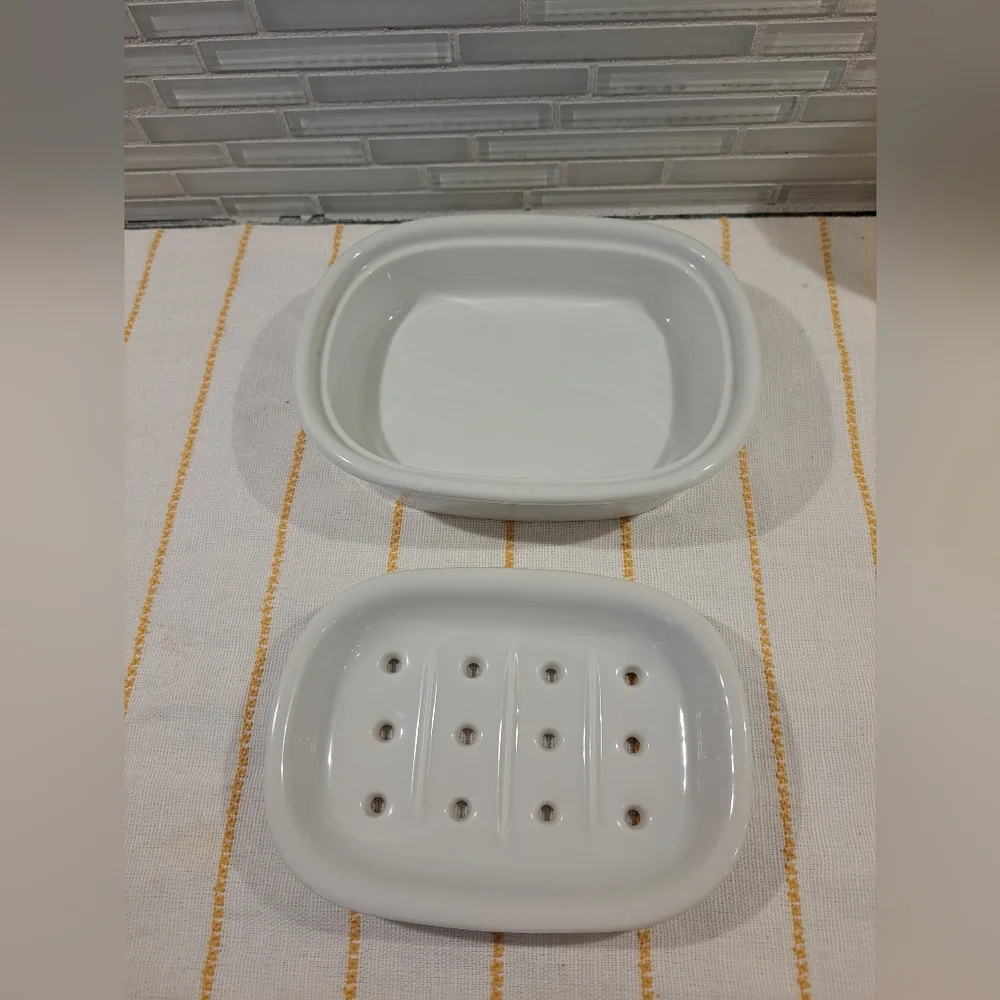 Vtg Porcelain/Ceramic Classic Two-part Soap Dish with Removable Tray White